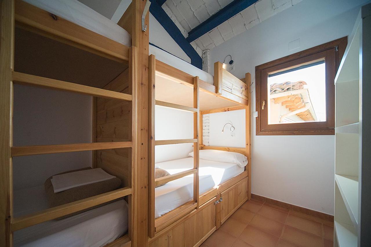 Crux Albergue Adahuesca Екстериор снимка